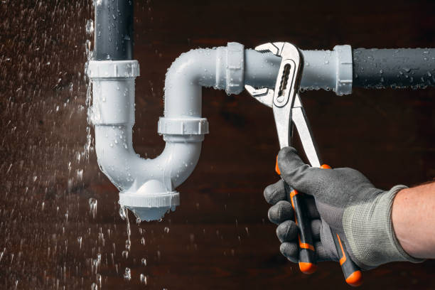 Professional Emergency Plumber technician working in Bellville, TX
